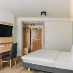 Homaris Corner Hotel