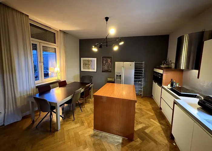 Geraeumige 4-Zimmer-Wohnung Im Familienfreundlichen Westend Mit Balkon