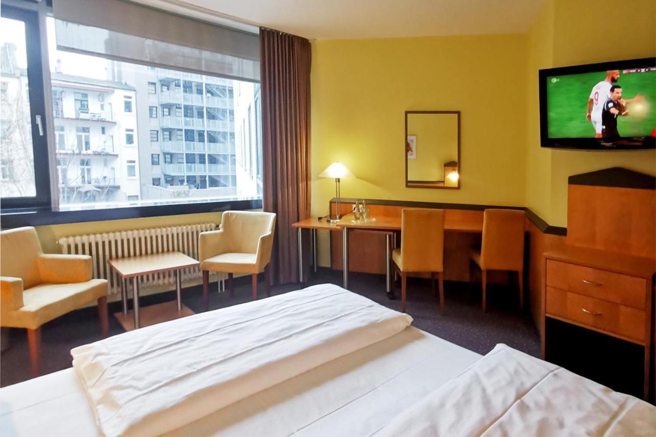 Plaza & Living Frankfurt 3*