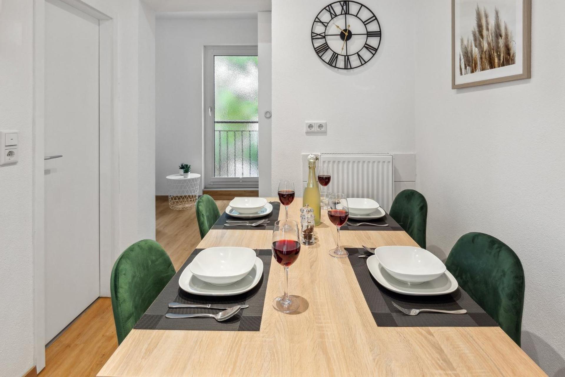 Nearcityapt, Parkplatz, 6personen, Naehe Messe Apartment