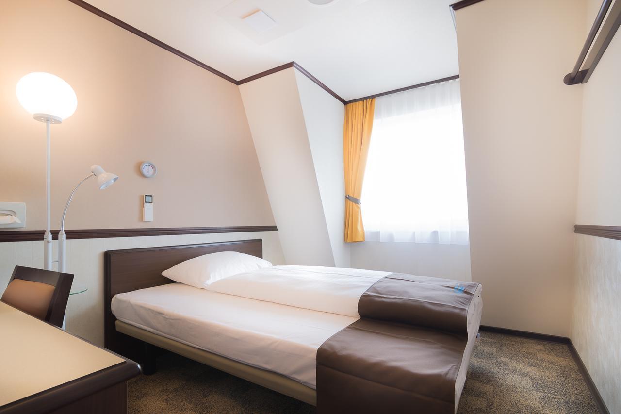 Toyoko Hauptbahnhof Hotel 3*
