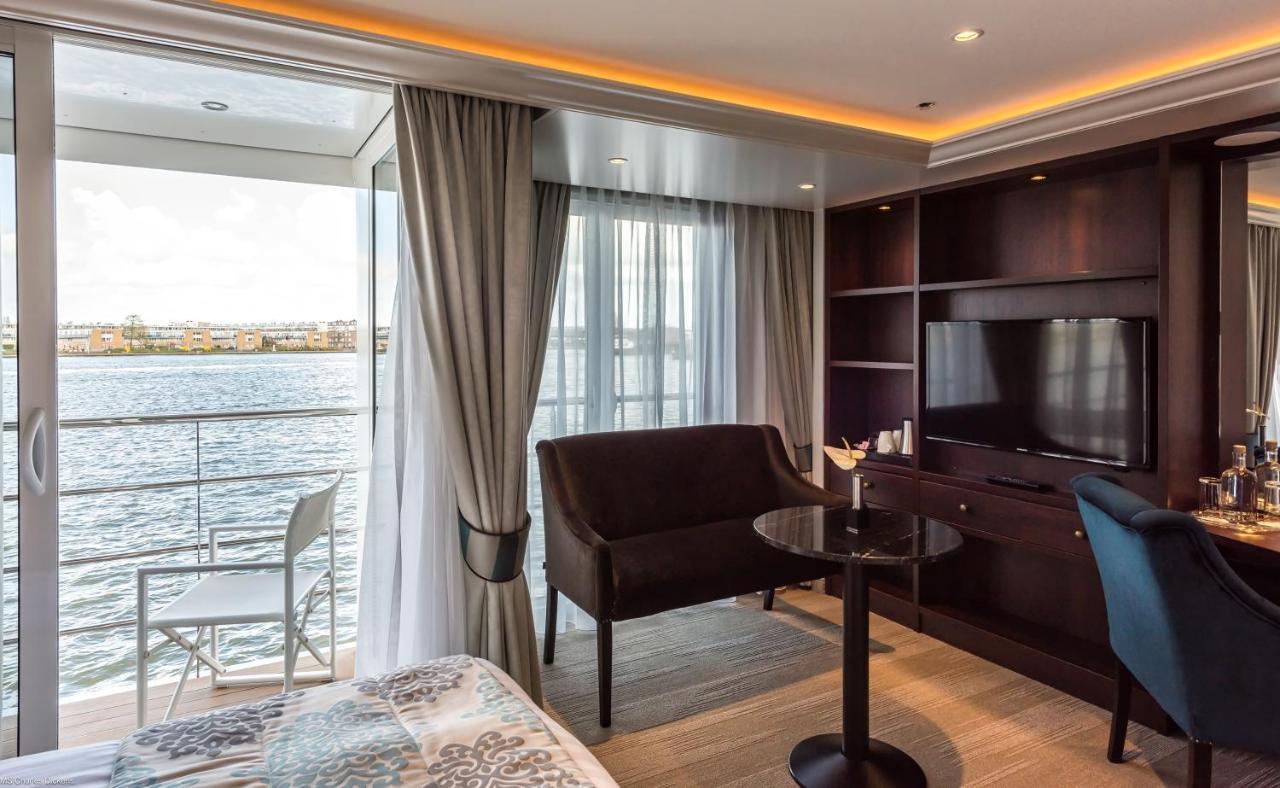 Select Ms Charles Dickens - Frankfurt Bateau-hôtel