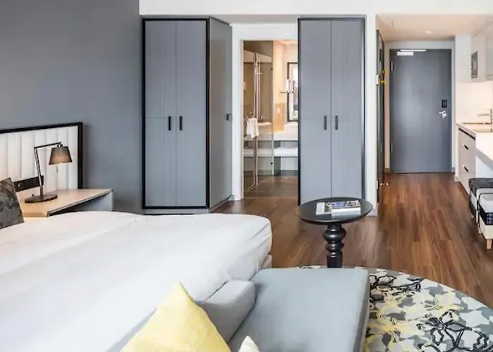 Frankfurt City Center Design Studio Apartments