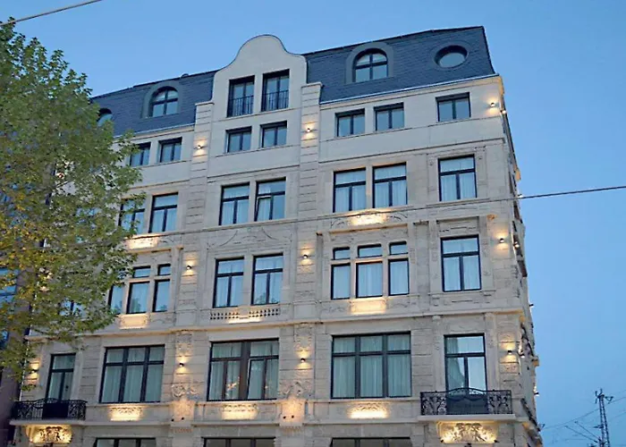 The Monument Hotel