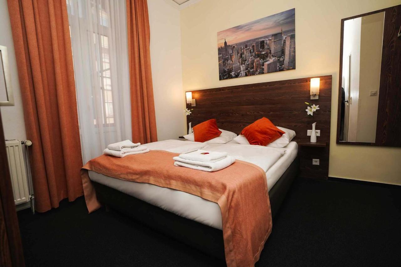 Little Paris Hotel 3*
