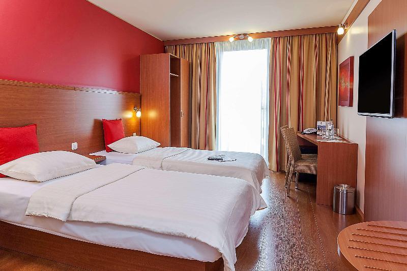 Premier Frankfurt Europaviertel Hotel 3*