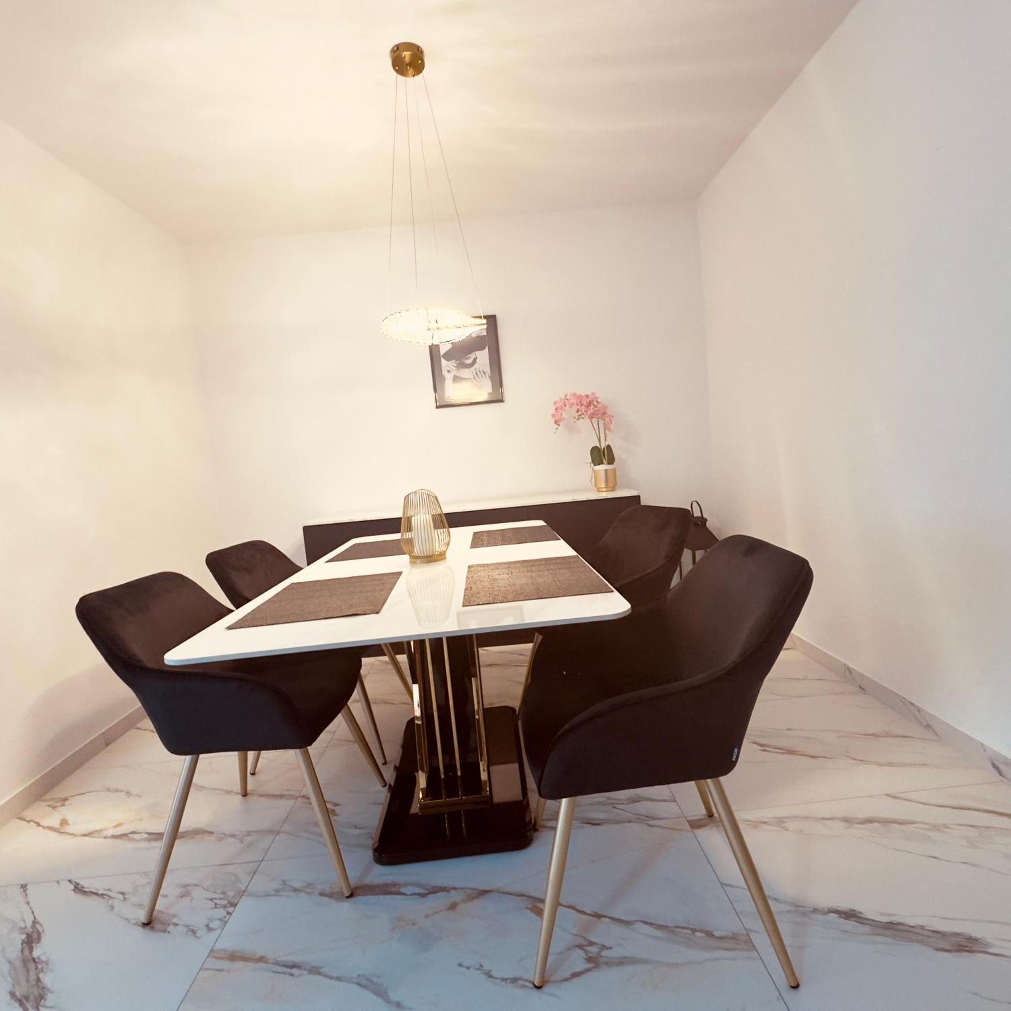 Apartment Modern Moeblierte In Zentraler Lage Frankfurt am Main