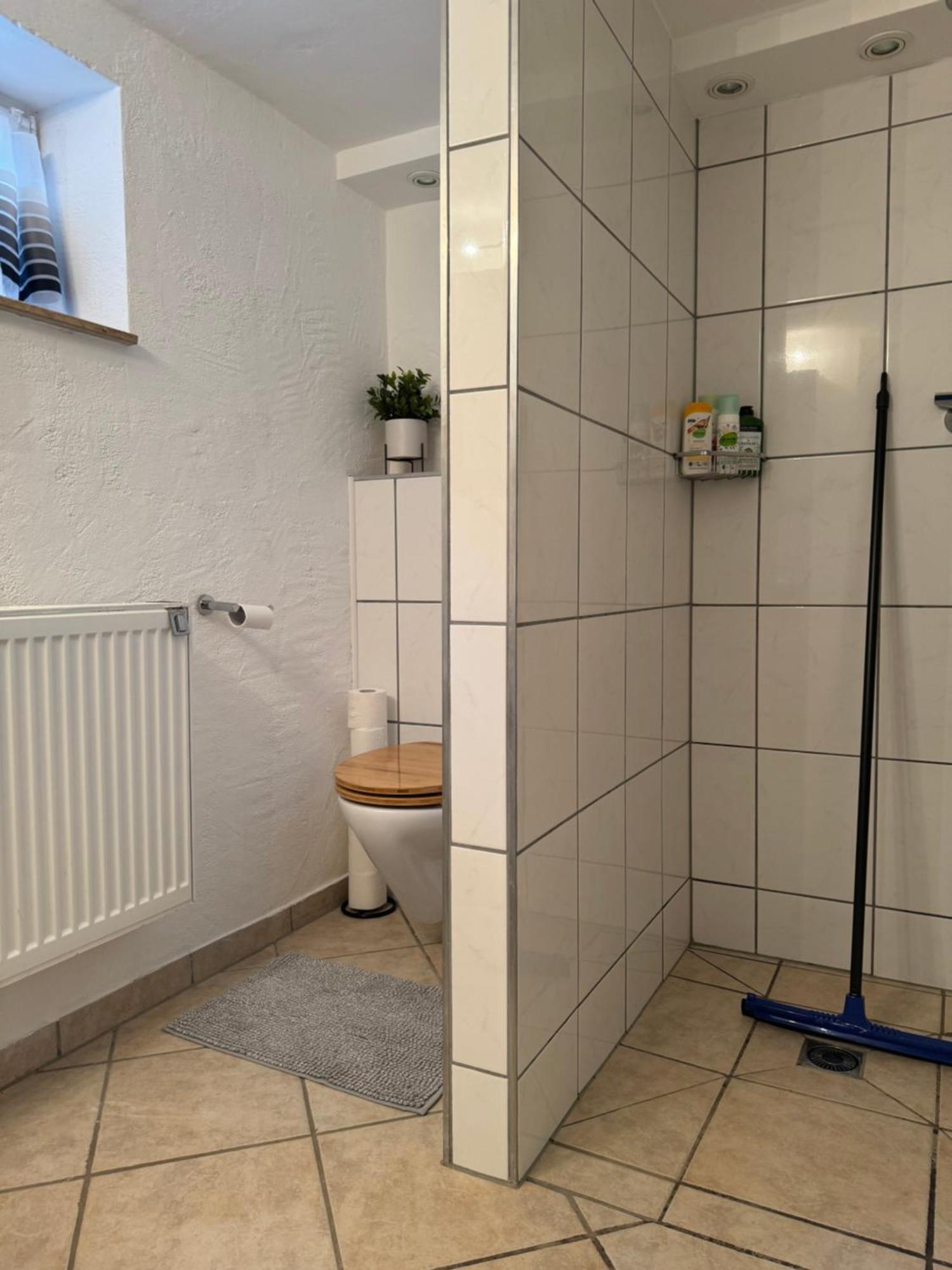 Souterrain Whg Im Einfamilienhaus -zentral In Frankfurt *