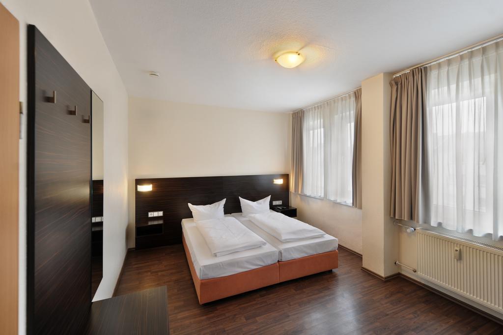 Hotel Fair Frankfurt - Europaallee Messe 3*