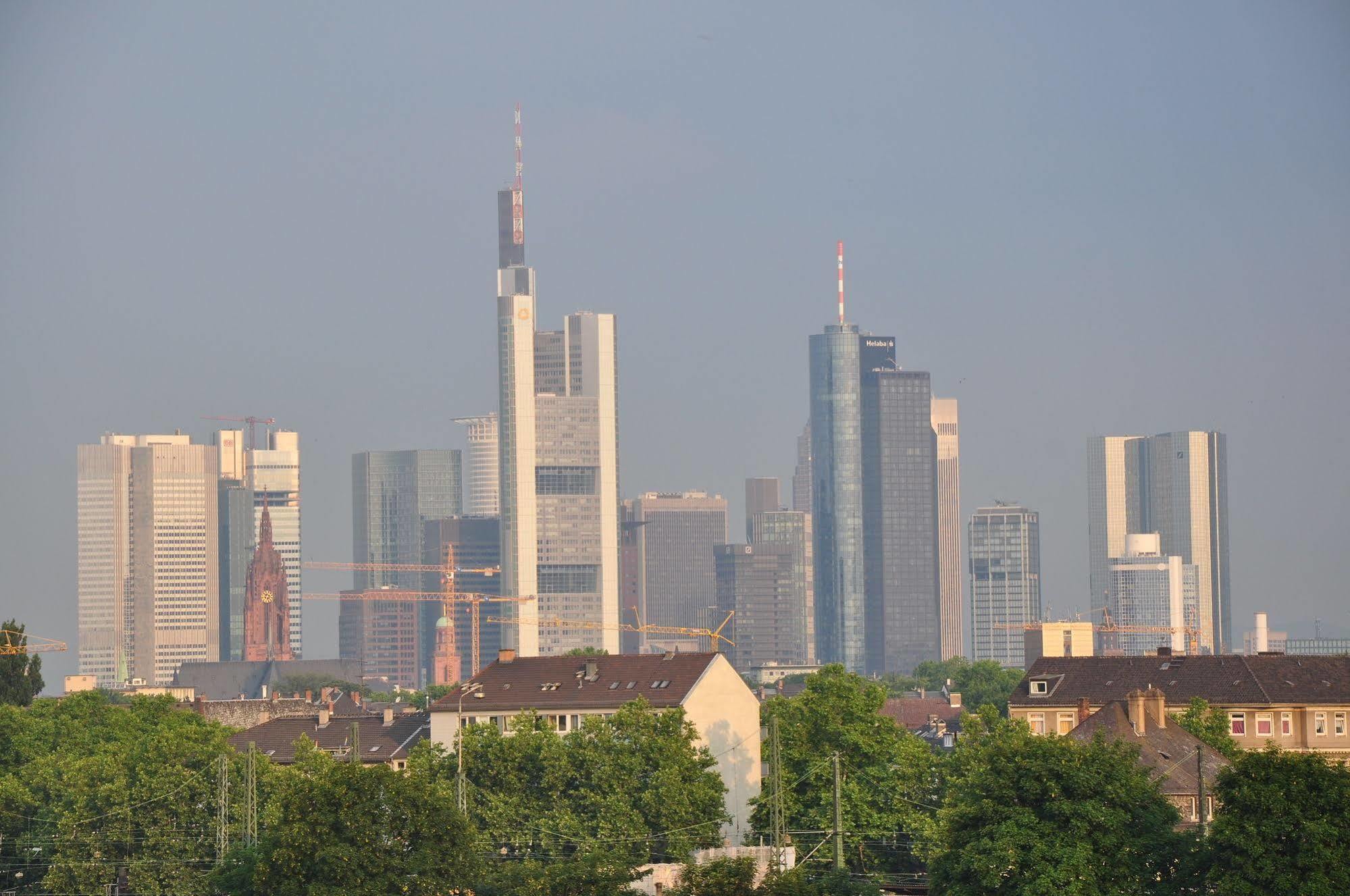 Plaza & Living Frankfurt Hotel 3*
