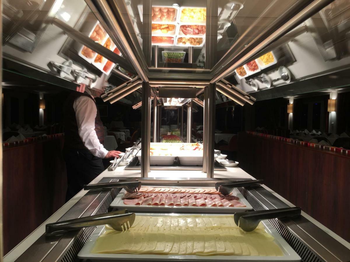 Select Ms Charles Dickens - Frankfurt Botel 5*