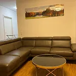 Three Bedroom Apartment In City Centre With A Grand Garden
