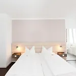 Manhattan Hotel