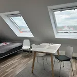 Gemuetliche Helle Dach-Wohnung In Frankfurt