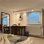 Souterrain Whg Im Einfamilienhaus -Zentral In Frankfurt