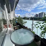 Zentrale, Helle Wohnung Mit Balkon! Ideal Fuer Messe, Business Und Staedtereise