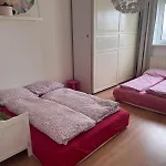 Zentrale, Helle Wohnung Mit Balkon! Ideal Fuer Messe, Business Und Staedtereise