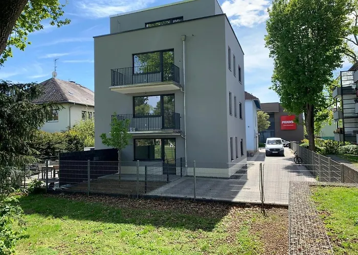 2-Room Penthouse In A Class Of Its Own, Near The A66 Motorway And Various Bus Stops, S-Bahn/Tram