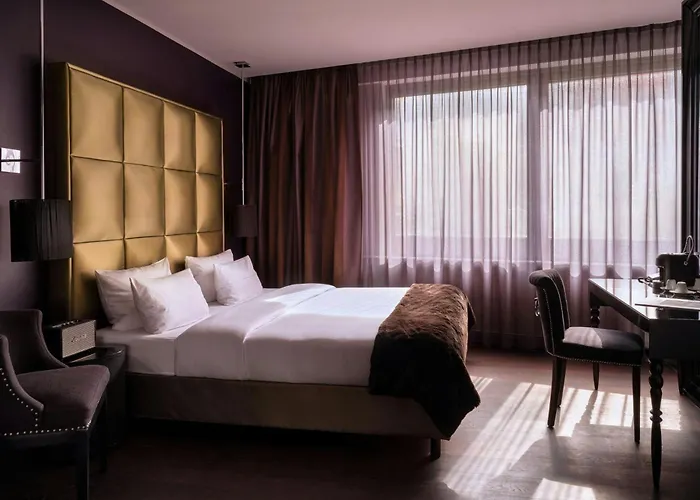 Roomers Frankfurt Central, Autograph Collection