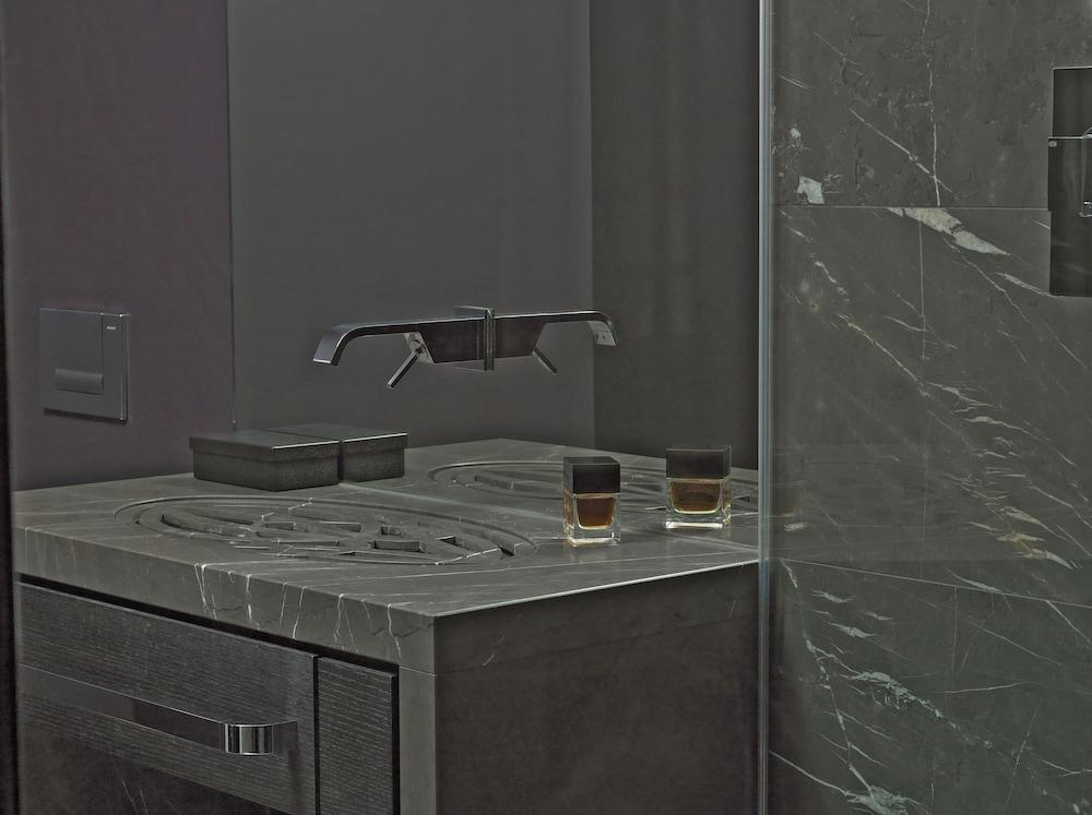 Hotel Roomers Frankfurt Central, Autograph Collection 5*