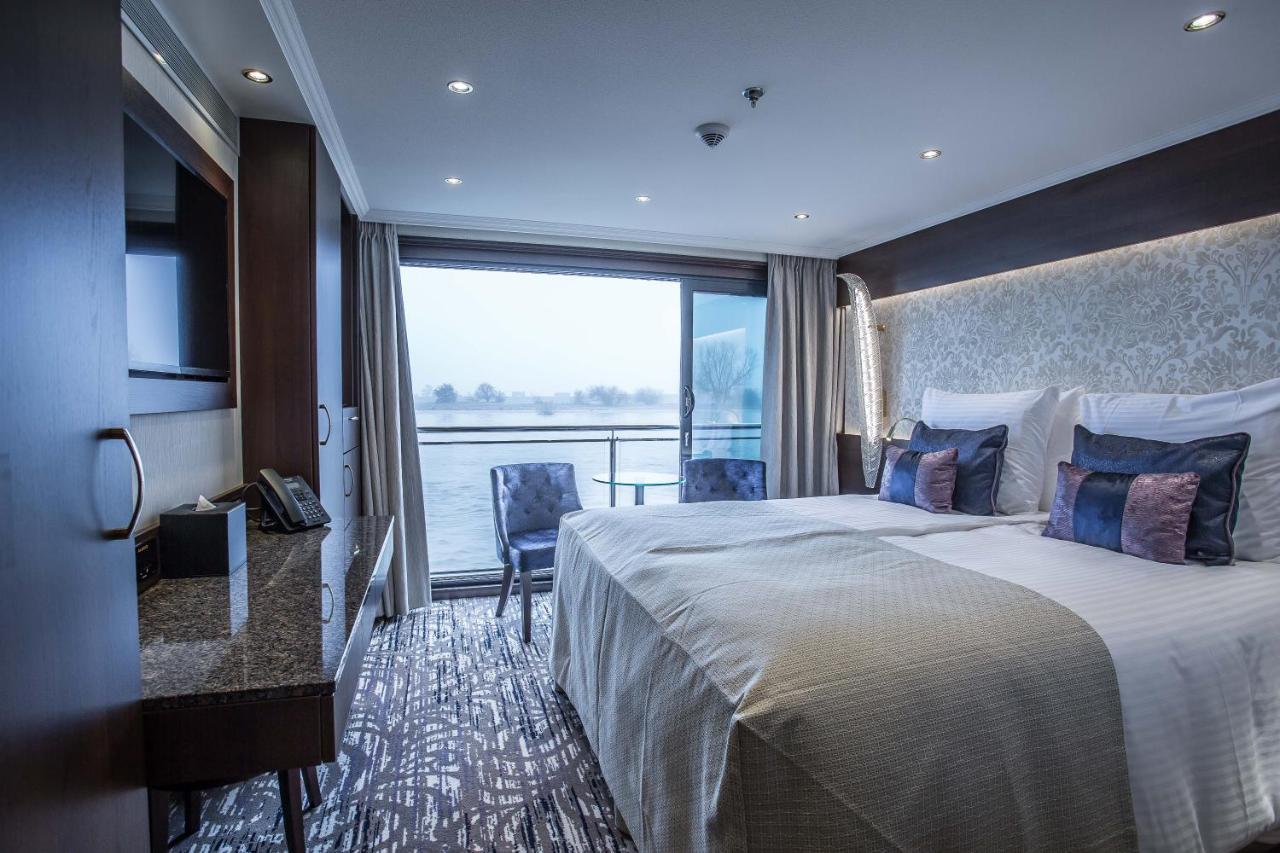 Botel Viva Riverside Frankfurt *