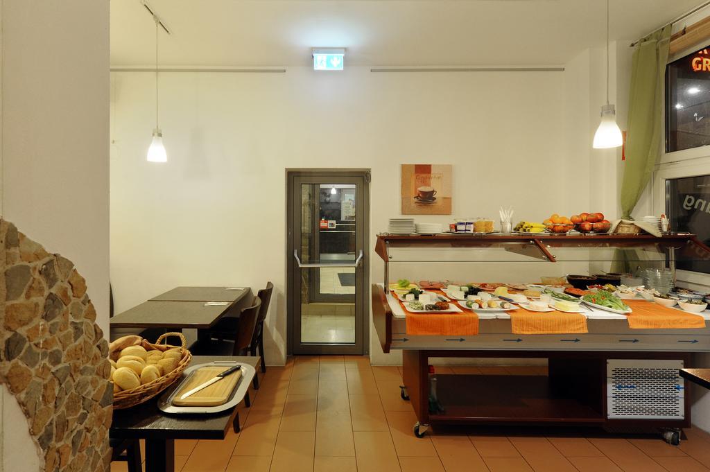 Fair Frankfurt - An Der Messe Frankfurt am Main