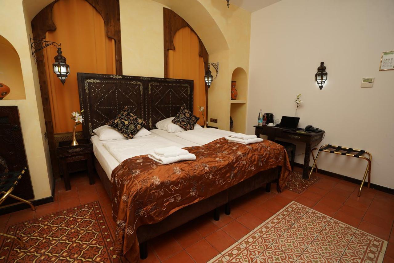 Oriental & Restaurant Hotel