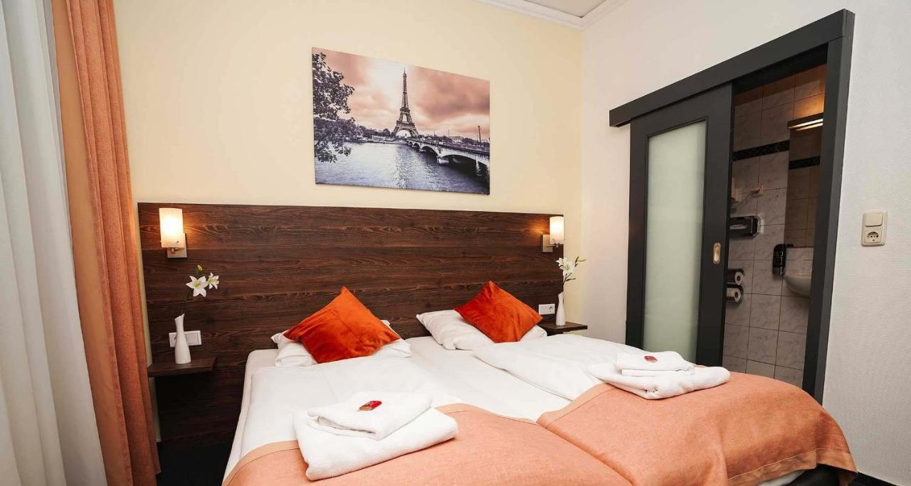 Little Paris 3*