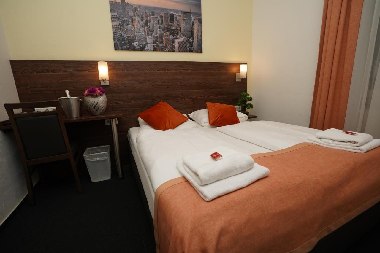 Little Paris 3*