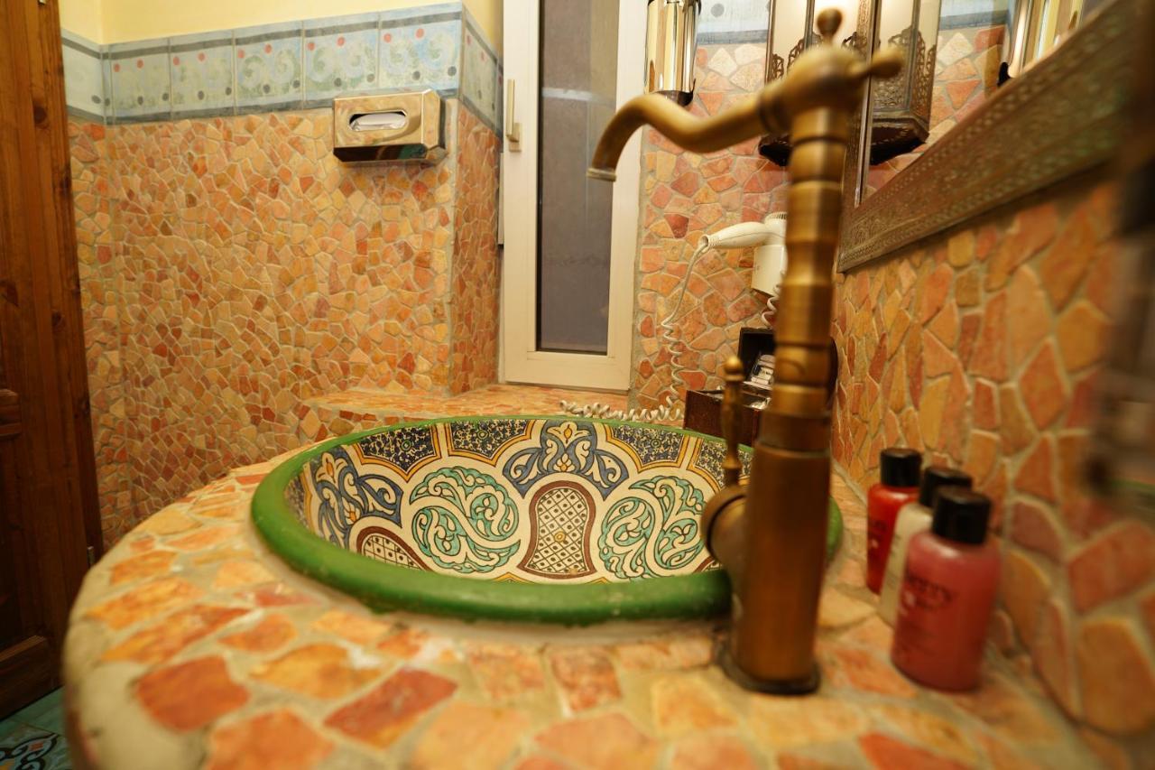 Oriental & Restaurant Hotel