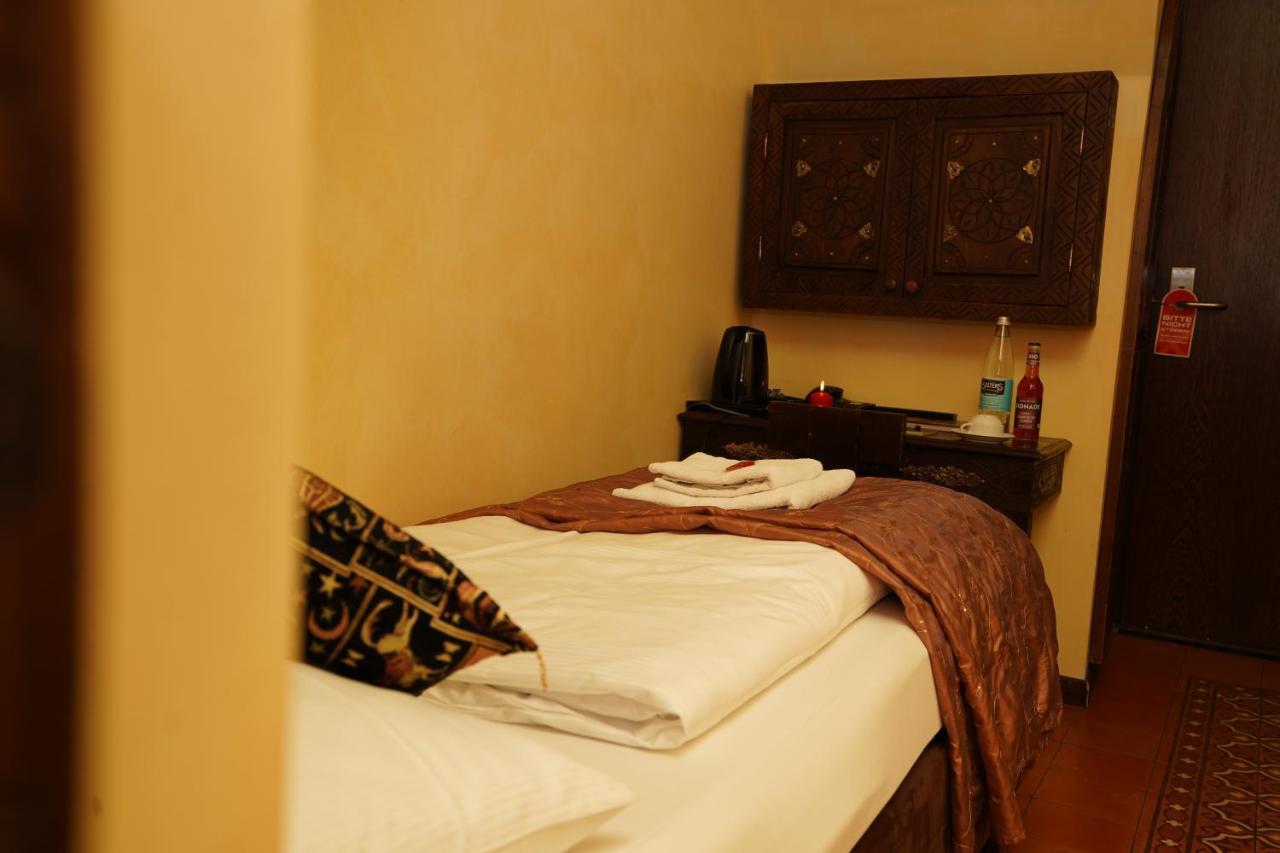 Oriental & Restaurant Hotel