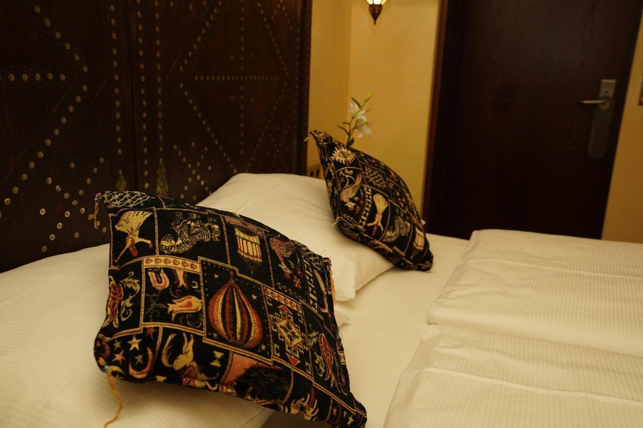 Oriental & Restaurant Hotel