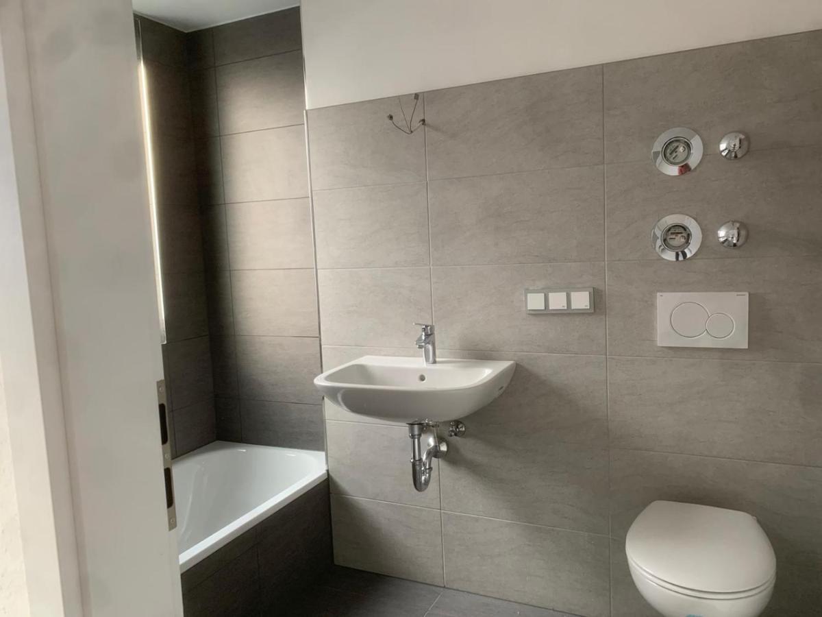 2-room Penthouse In A Class Of Its Own, Near The A66 Motorway And Various Bus Stops, S-bahn/tram