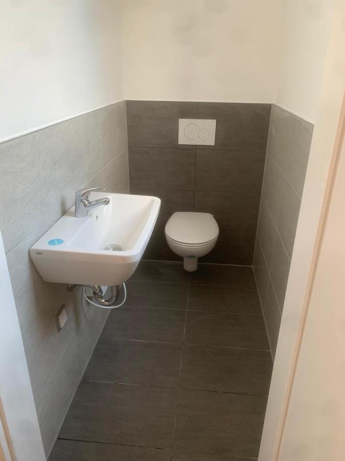 2-room Penthouse In A Class Of Its Own, Near The A66 Motorway And Various Bus Stops, S-bahn/tram