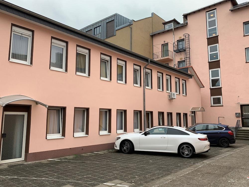Am Kurfuerstenplatz - Messe Hotel