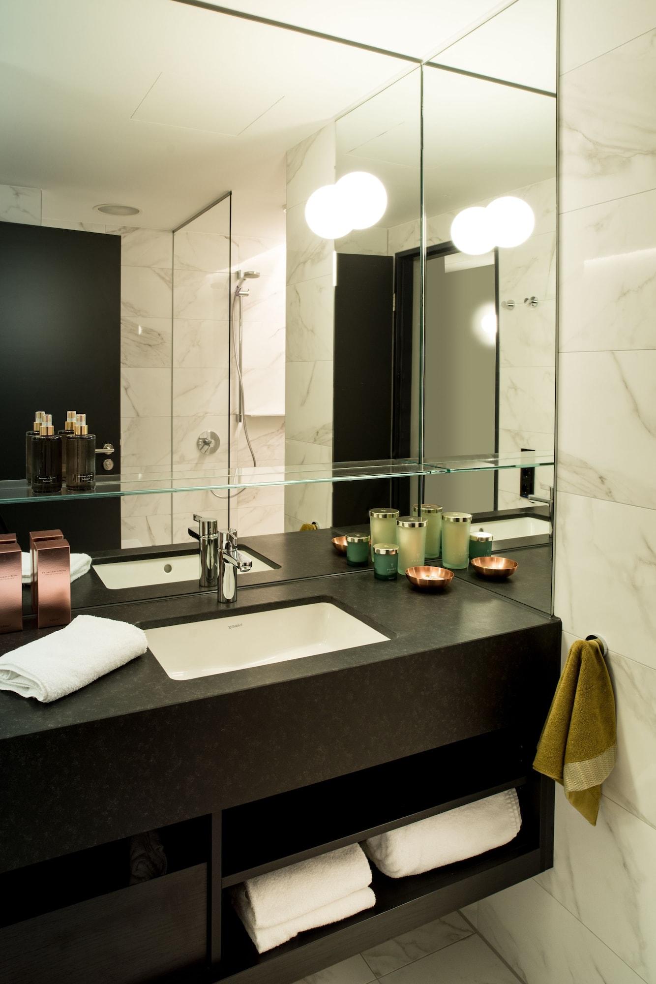 Hotel Adina Frankfurt 4*