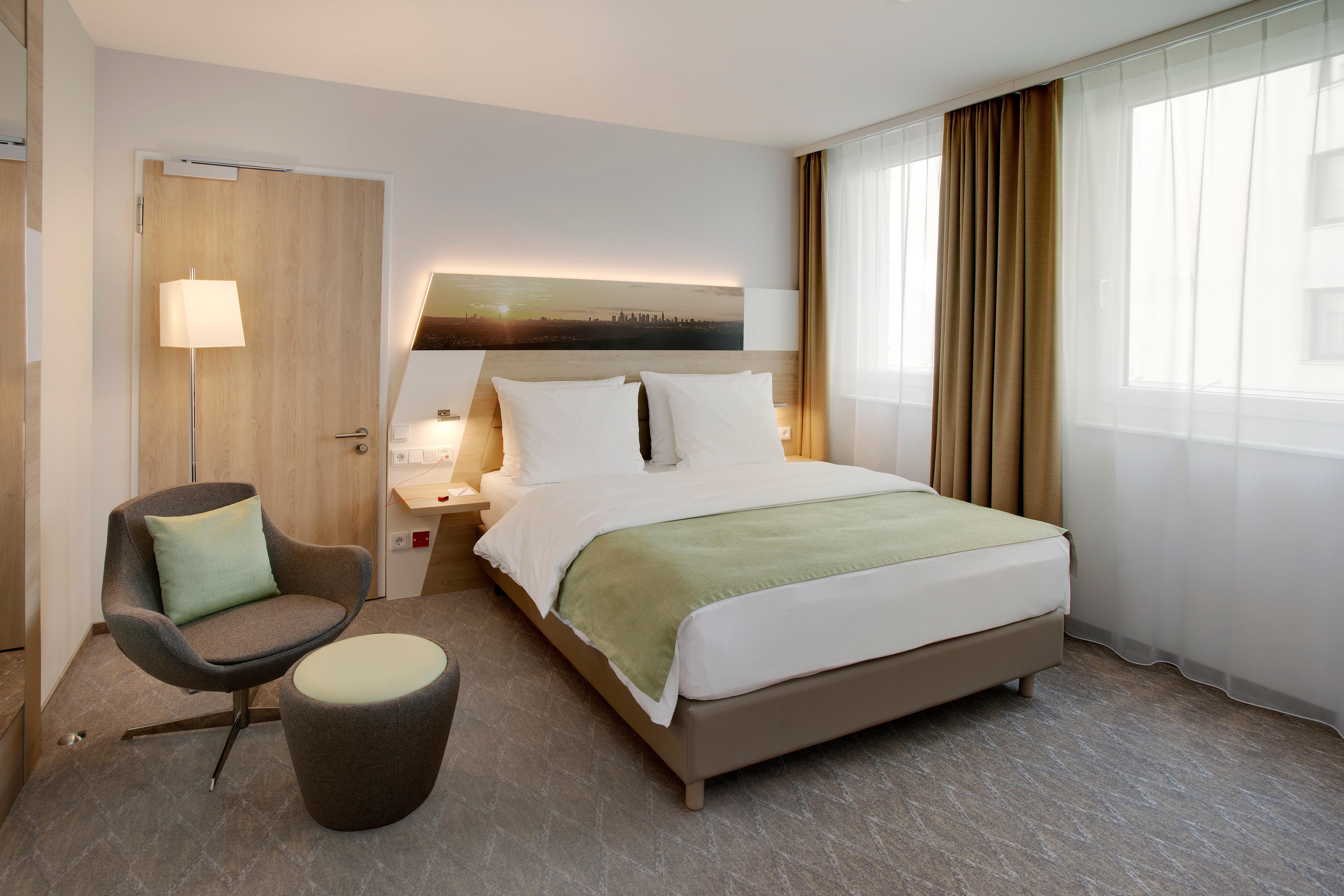 Hotel Frankfurt Airport By Ihg 4*