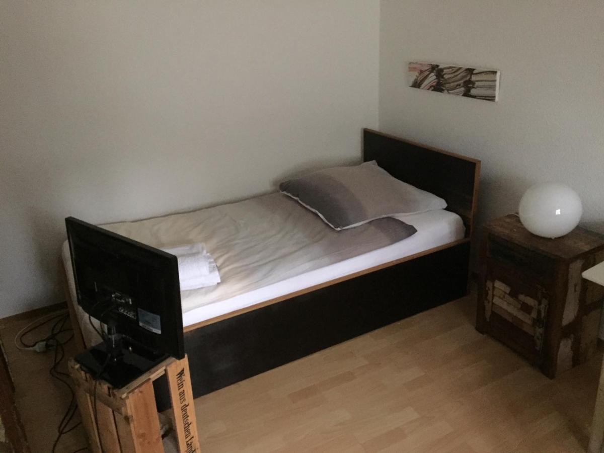 11201 Stilvolles Wg-zimmer In Frankfurt Hochst Apartment *