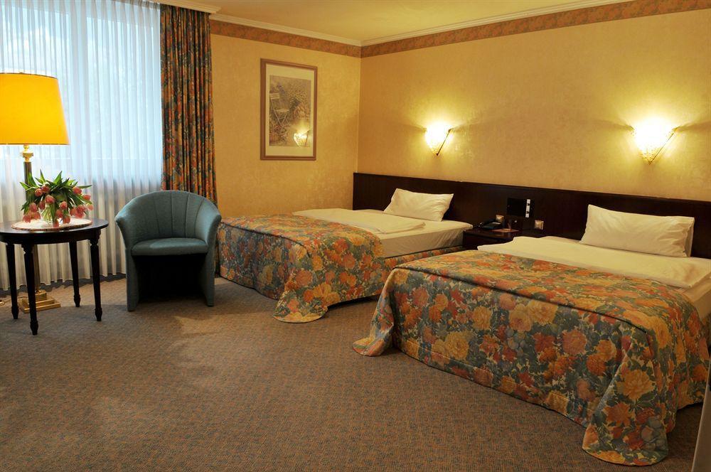 Westend An Der Messe Hotel 4*
