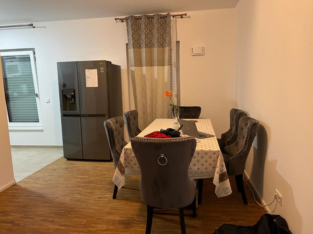 Three Bedroom In Centre With A Grand Garden