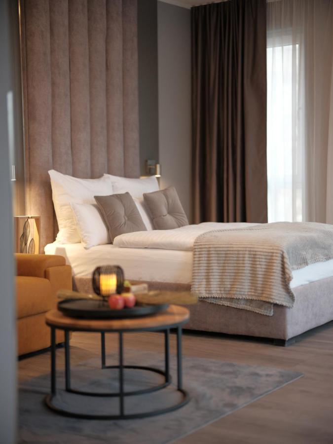 The - & House 4*