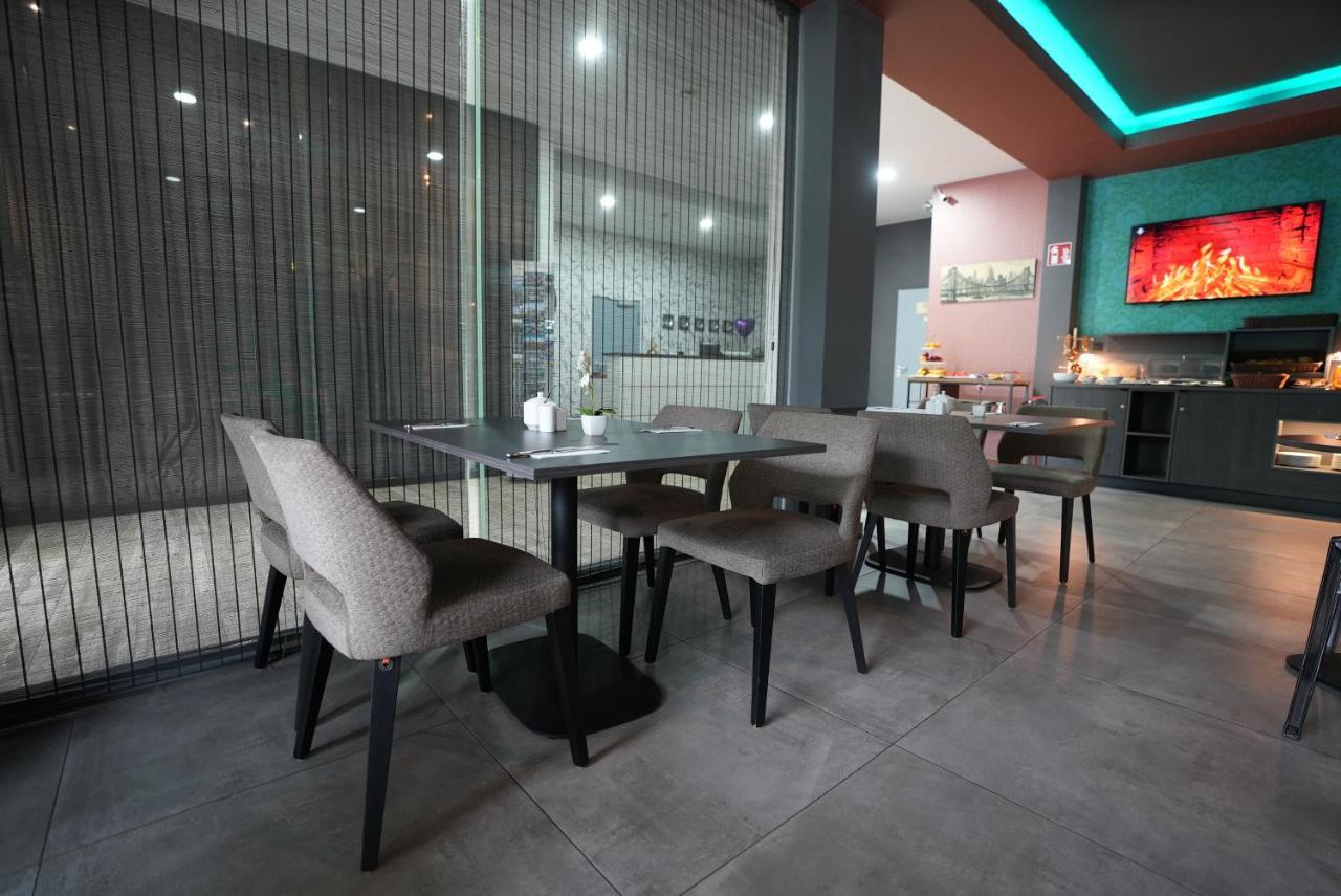Attache An Der Messe Hotel 3*