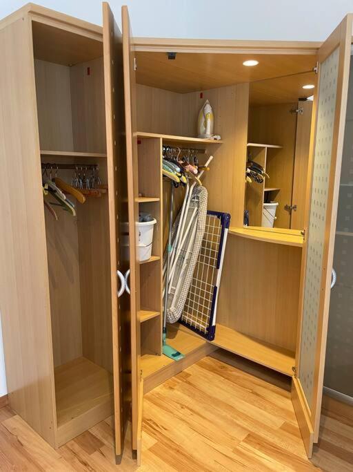 Appartement Privates Mit Bad, Kueche, Sofa & Balkon
