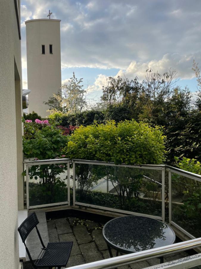 Privates Mit Bad, Kueche, Sofa & Balkon *