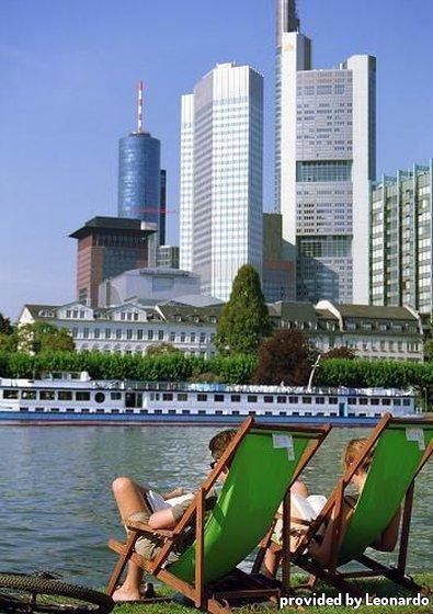 Plaza Hotel 3*