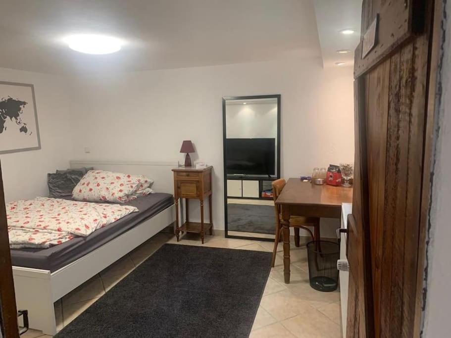 Souterrain Whg Im Einfamilienhaus -zentral In Frankfurt *