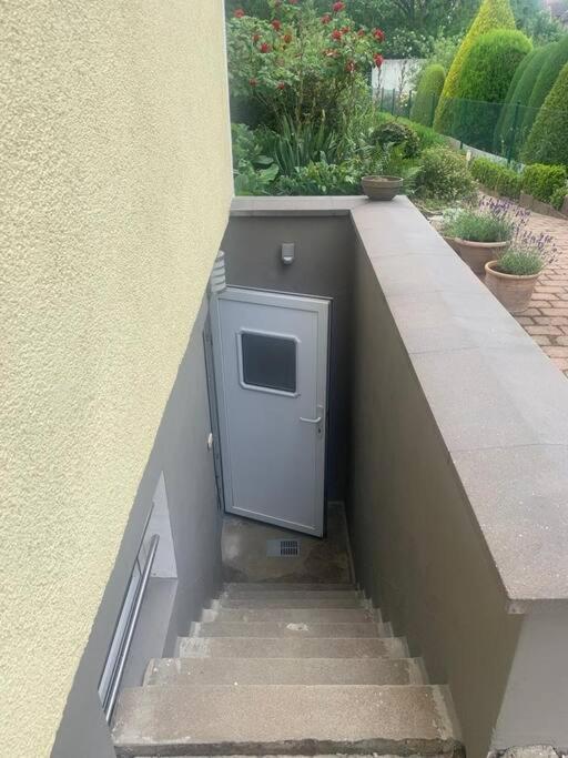 Apartamento Souterrain Whg Im Einfamilienhaus -zentral In Frankfurt Frankfurt am Main