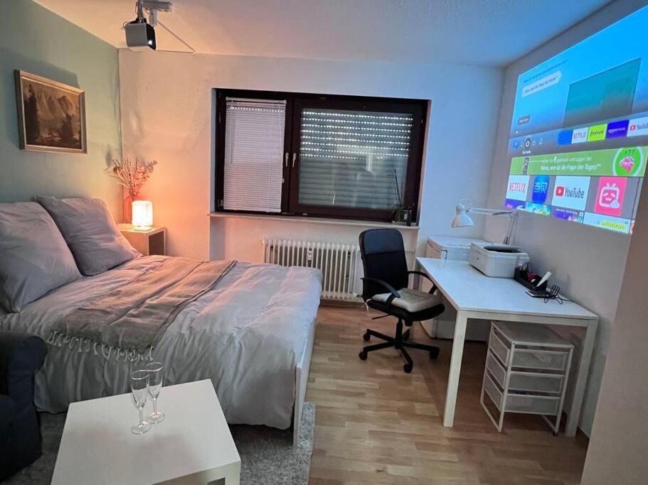 Private With Large Bed -netflix And Projector Privatunterkunft *