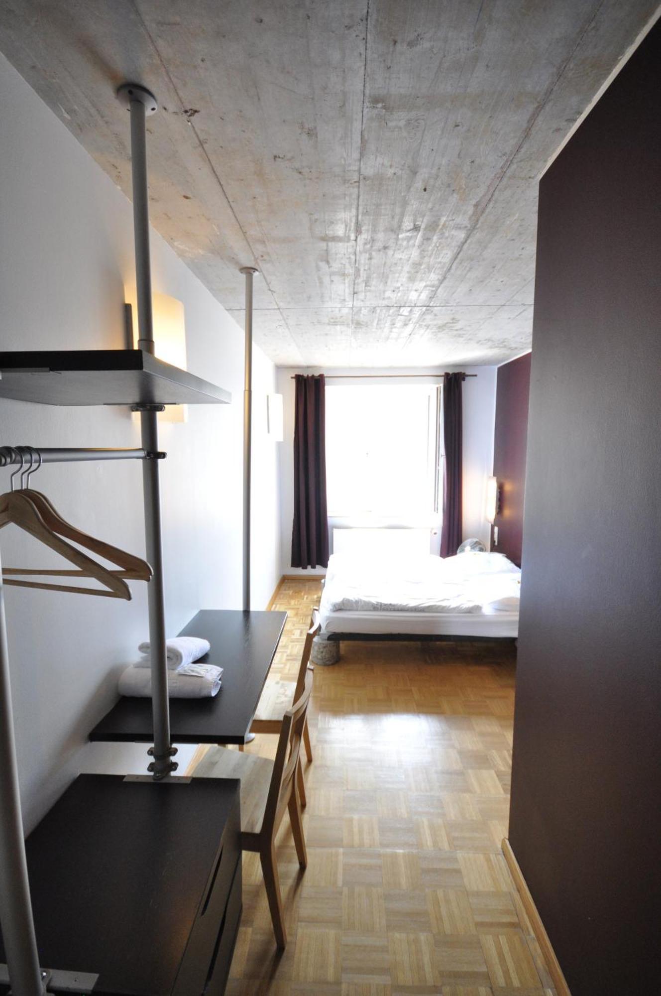 Five Elements And Capsules Frankfurt Hostal