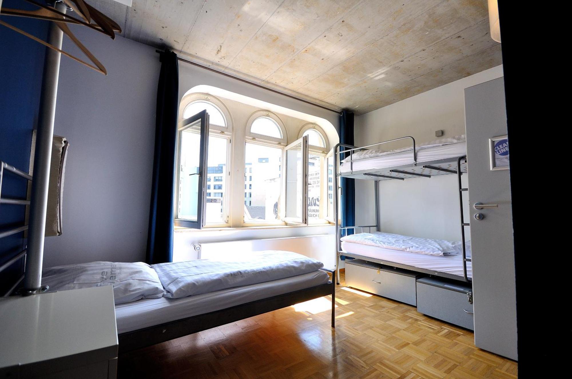 Hostal Five Elements And Capsules Frankfurt